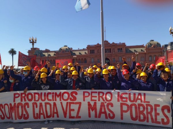 Feriazo de organizaciones sociales en Plaza de Mayo y otros puntos del país