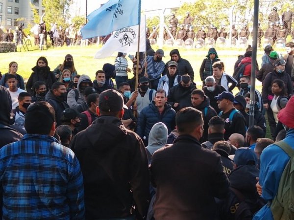 Tras la represión de ayer, ferroviarios piden la liberación de un tercerizado