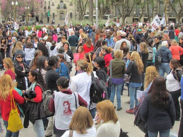 Miles de docentes y estatales se concentraron contra el proyecto de reforma en las jubilaciones