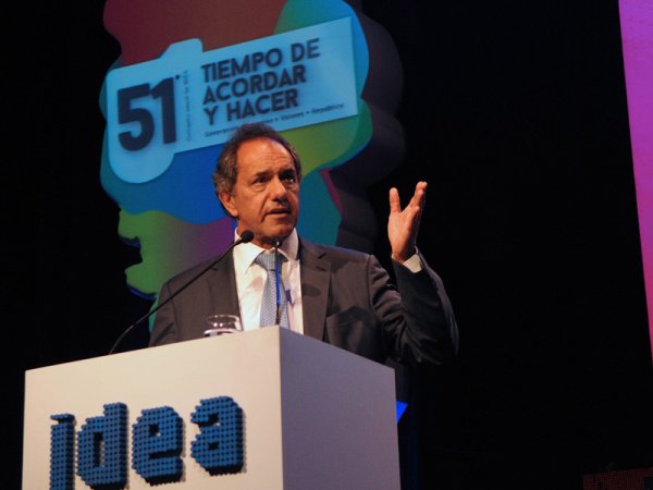 Scioli rechaza que vaya a ajustar, pero sus promesas proinversión preanuncian lo contrario