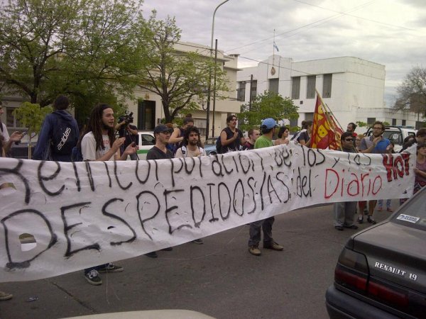 Así reprimieron a los trabajadores del Diario Hoy en La Plata