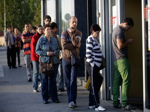 El desempleo de la Eurozona cae levemente a 10,3 % en febrero