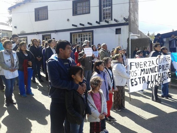 Río Turbio: la comunidad se solidariza con los municipales