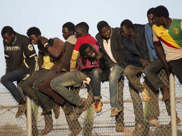 Nuevo asalto masivo de inmigrantes en la valla de Melilla