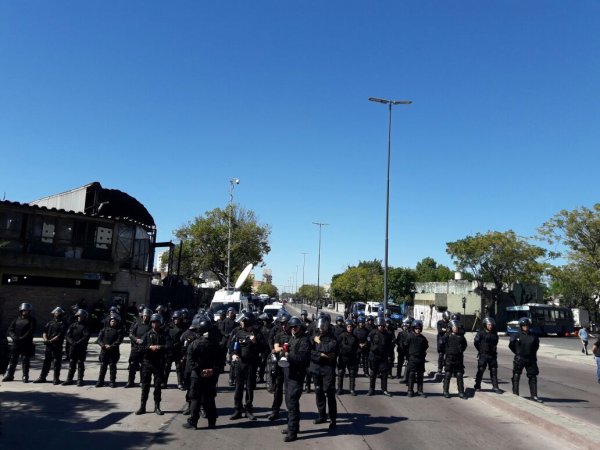 [VIDEO EN VIVO] Operativo de desalojo en AGR-Clarín