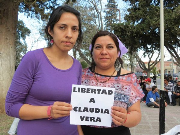 Música, danzas y poesía para reclamar la libertad de Claudia Vera