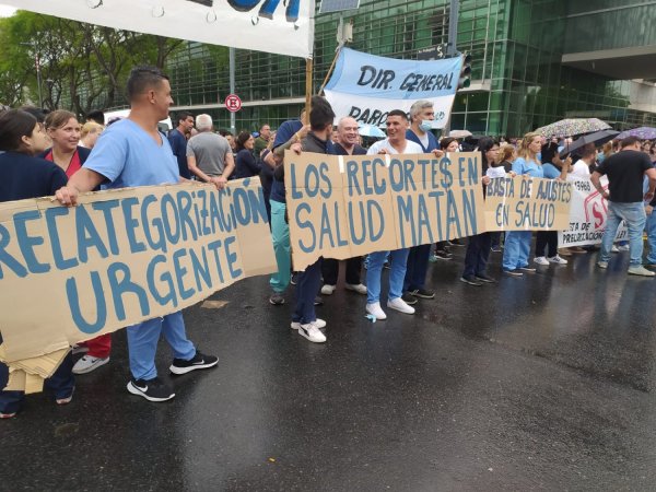 Trabajadores del HECA reclaman en defensa de la salud publica