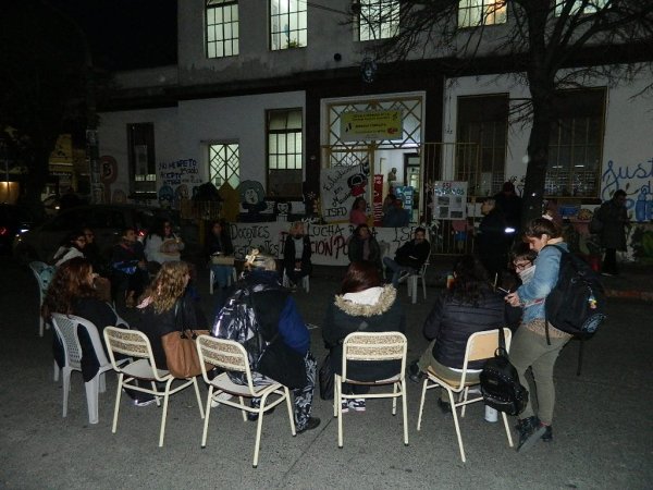 Clase pública en defensa de la educación pública en el Terciario N° 45