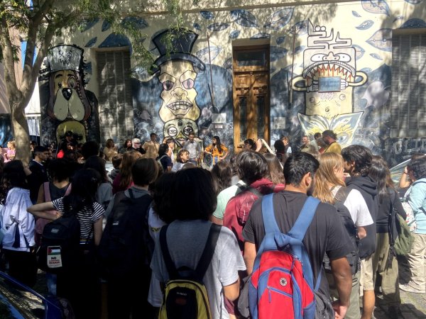 Estudiantes secundaries se movilizan en defensa de la Escuela pública y denuncian el desfinanciamiento educativo