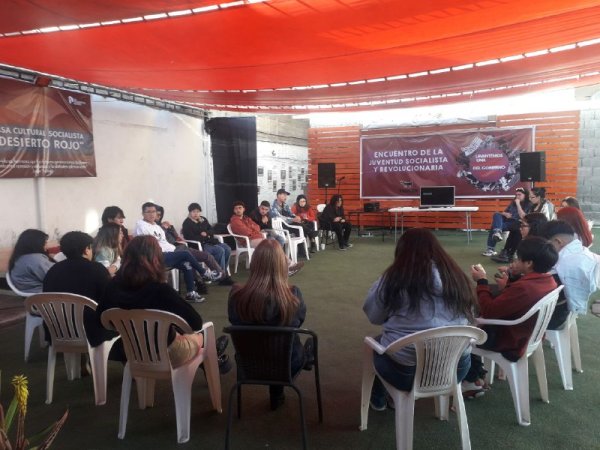 Decenas de jóvenes y estudiantes se reúnen en el Encuentro de la Juventud socialista y revolucionaria