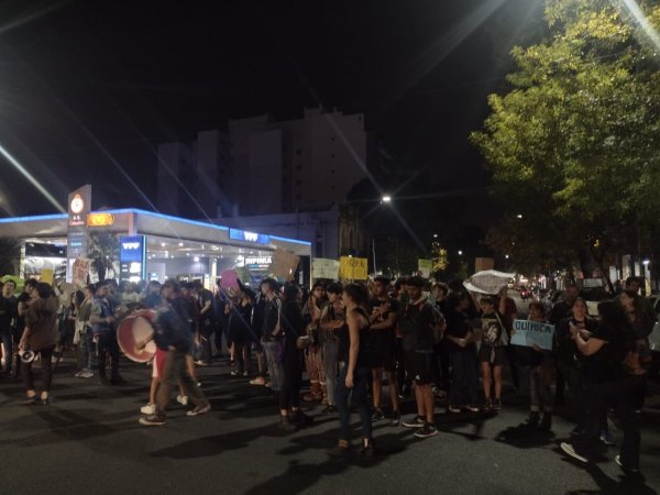 Continúan las protestas de docentes, estudiantes y familias de la Escuela Técnica "Luis Huergo" ante la crisis edilicia