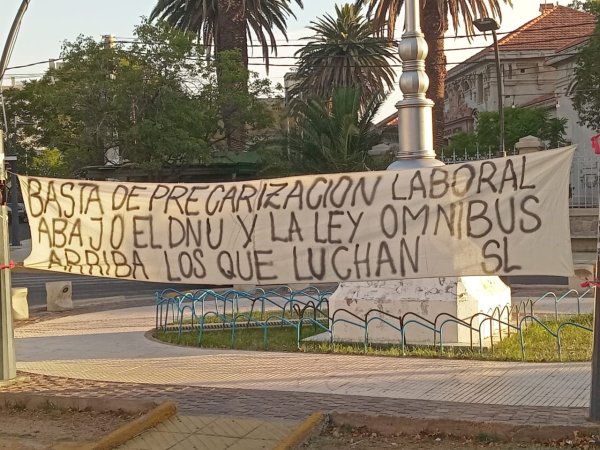 Movilización en San Luis contra la Ley Ómnibus y los despidos en el municipio