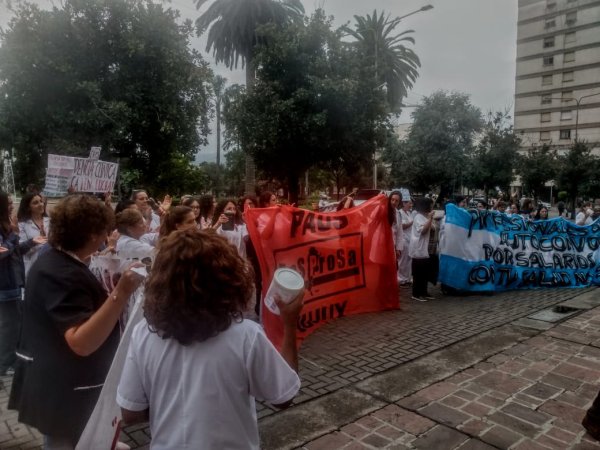 Profesionales marcharon en Jujuy exigiendo respuestas al Ministro Bouhid