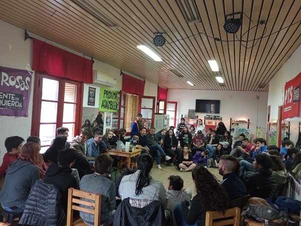 Asamblea de Filo UBA y la juventud del barrio de Flores: "¿Cómo hago para organizarme?"