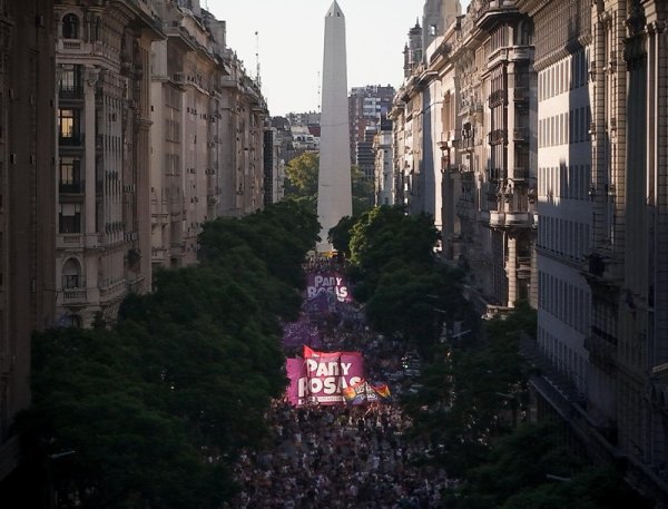 Este 8M nos ponemos de pie contra el ajuste y la estafa de Milei y sus cómplices