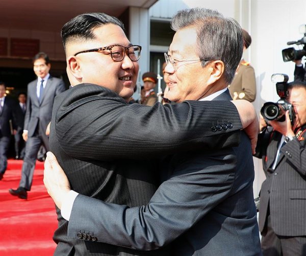 Corea: Kim Jong-un y Moon Jae-in se reúnen por sorpresa para tratar la cumbre con Trump