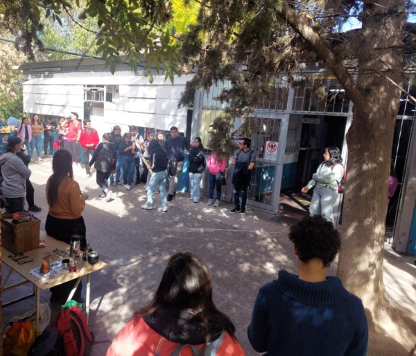 Estudiantes de FADECS y FADEL recorren los pasillos para visualizar falta de presupuesto