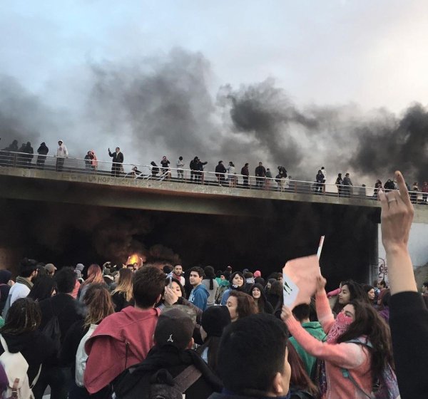 La chispa encendió la llama: jornadas revolucionarias, gobierno jaqueado y quiebre del “consenso”