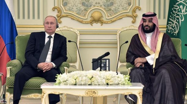 El presidente ruso Vladimir Putin y el príncipe heredero Bin Salman de Arabia Saudí