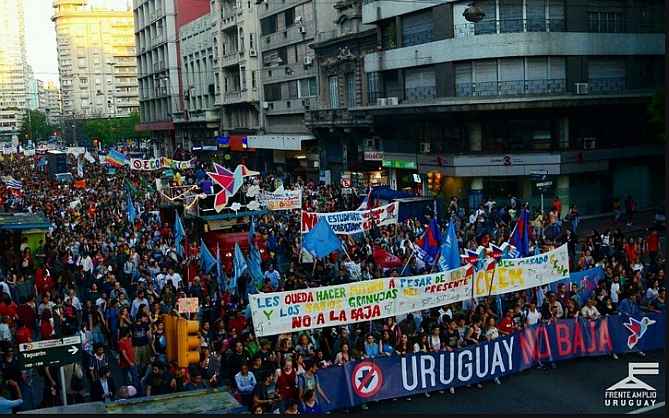 Foto: Diario La República / Multitudinaria movilización en Montevideo el 16-10-14