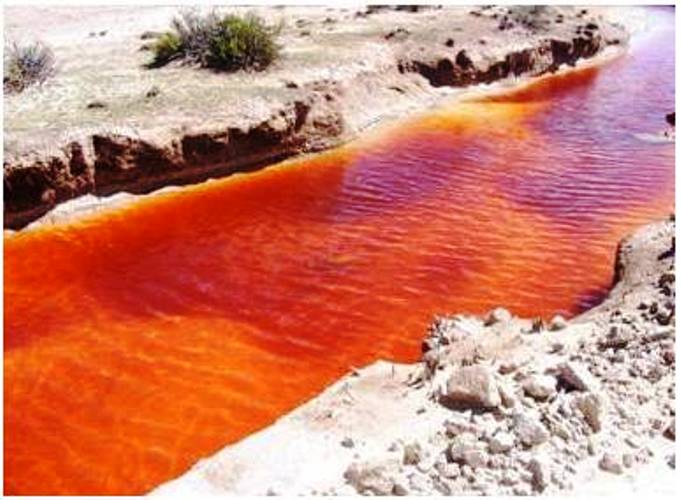 Rio contaminado en Mina Pan de Azúcar