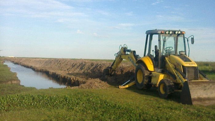 Excavadora en el terraplén Concepción/Yahaveré, 2017 | Foto: Guardianes del Iberá 