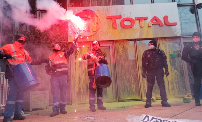 Movilización en París de trabajadores de la refinería Total Grandpuits, el 26 de enero de 2021.