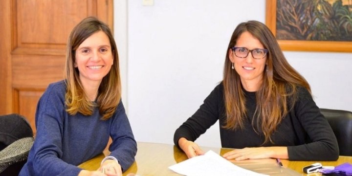 Fernanda Raverta titular de la Anses y Elizabeth Gómez Alcorta ministra de Mujeres, Géneros y Diversidad