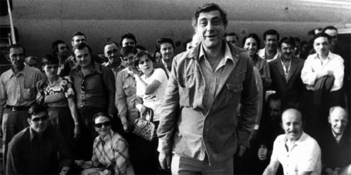 Franco Basaglia junto a colaboradores y usuaries