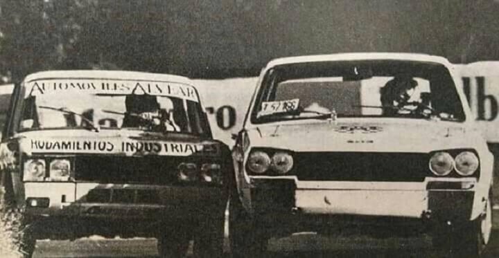 Un Fiat 125 y un Peugeot 504 tratando de “ganar la cuerda”. Foto: fanpage de Facebook Torneo Nacional.