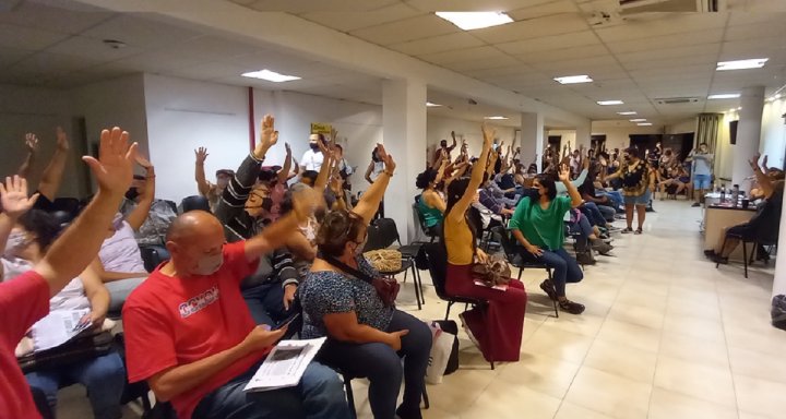 La asamblea vota el rechazo por unanimidad