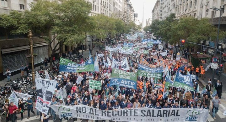 Histórica movilización de las trabajadoras y trabajadores de la AFIP contra el recorte salarial