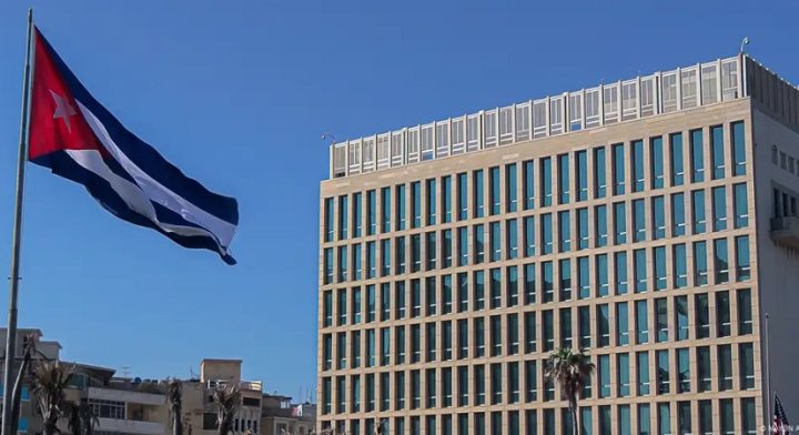 Edificio de la embajada de Estados Unidos en La Habana.