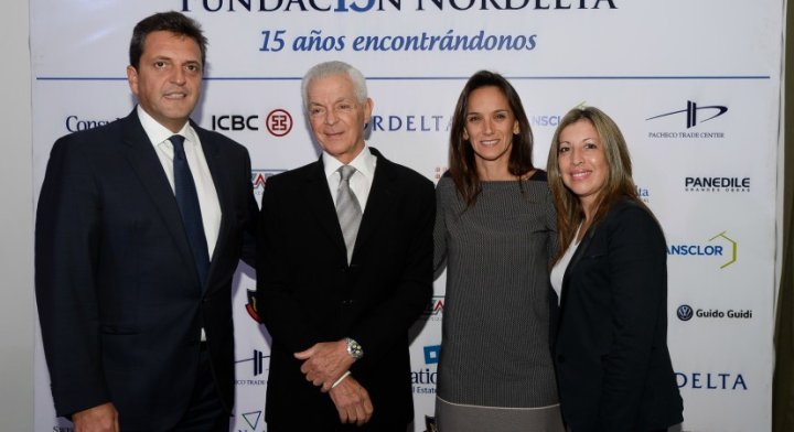 Sergio Massa junto a Eduardo Costantini y Malena Galmarini en una gala benèfica de Fundaciòn Nordelta