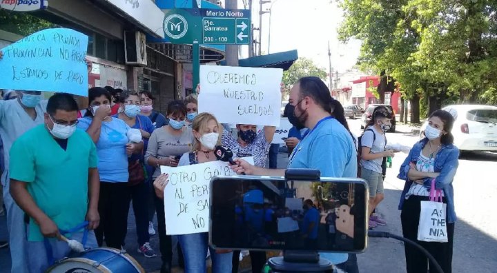 Imagen de las medidas de fuerza del año pasado, reclamando por su salario. El maltrato a los trabajadores ya es costumbre