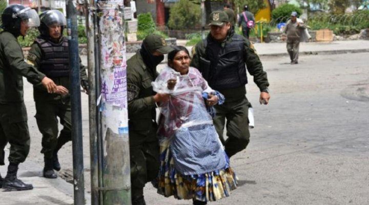 Imagen: policía reprime movilización cocalera (Foto: APG)