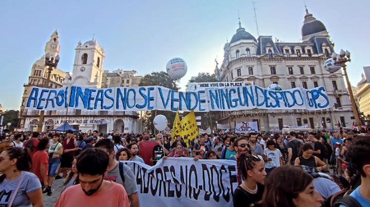 Trabajadores de GPS-Aerolíneas Argentinas en la marcha del 24 M