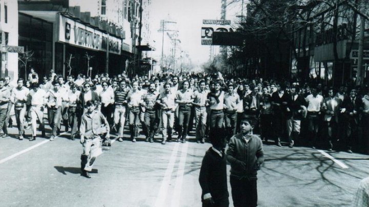 Foto: movilización por Avenida Colón (gentileza Biblioteca Luz y Fuerza)