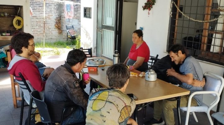 Intercambio de palabras, abrazos y risas en el Taller Literario