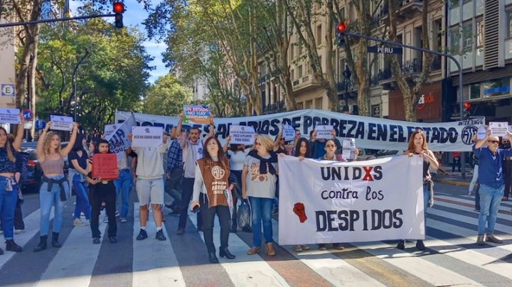 Trabajadores del INDEC junto a despedidas de ANDIS