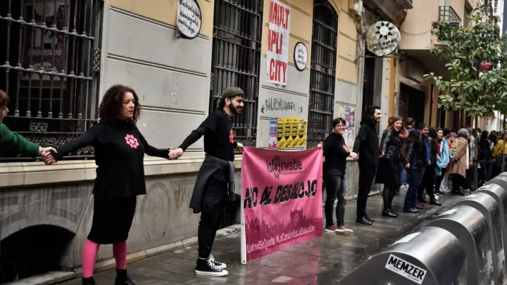 Una de las protestas de La Invisible contra su desalojo, en Málaga.