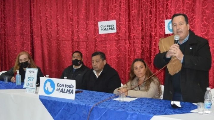 Alejandro Snopeck, miembro de una familia de larga tradición en cargos en Jujuy, es primo de la esposa del gobernador Gerardo Morales. En su momento como diputado nacional formó parte del bloque del Frente Renovador de Sergio Massa. Ahora compite por el frente provincial “Con Toda el Alma”, tal vez metáfora de sus ansias de mantener algún cargo.