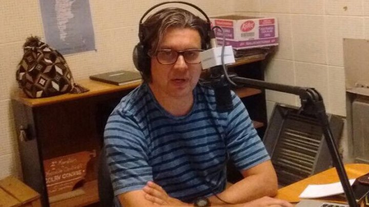 Werther Aguiar, médico legista de la Policía Federal y conductor de un programa sobre temas de salud en Radio Nacional de Esquel