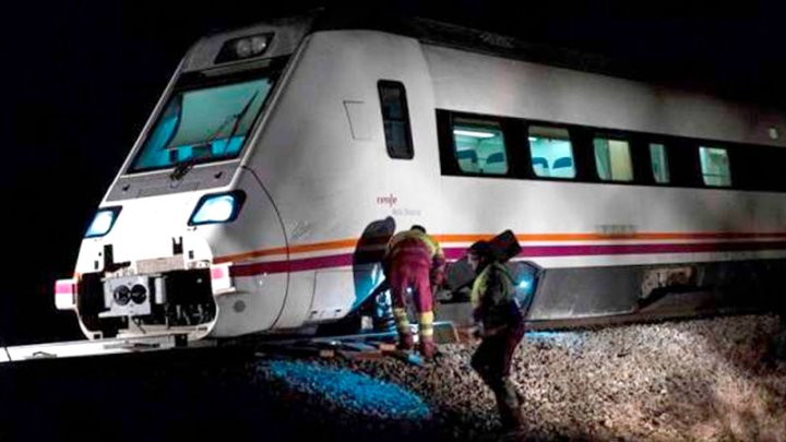 Foto: Tren descarrilado en Torrijos (Toledo) que cubría la línea Madrid -Zafra el 14 de enero.