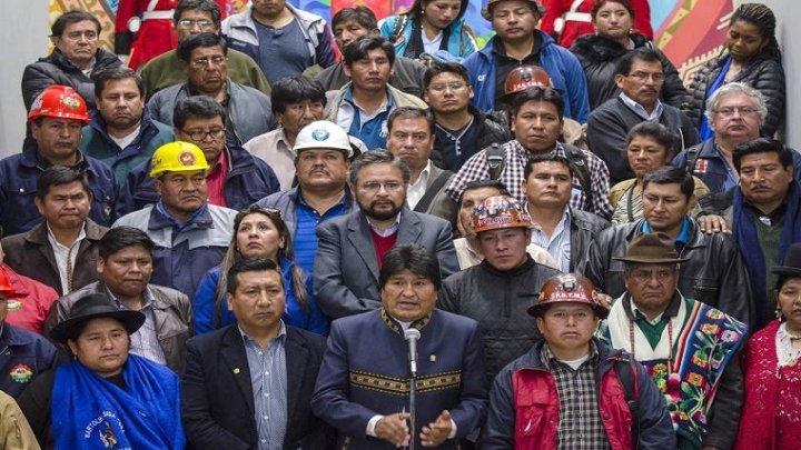 Foto: ABI Imagen: Evo Morales acompañado de miembros de la CONALCAN anuncia el Seguro Universal de Salud