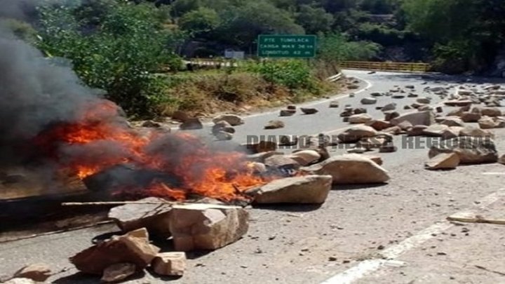 Foto: puntos de bloqueo en el poblado de Tumilaca