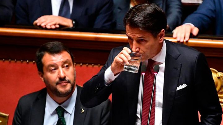 El primer ministro italiano, Giuseppe Conte, junto al vicepresidente del Ejecutivo italiano, Matteo Salvini. EFE/ Ettore Ferrari