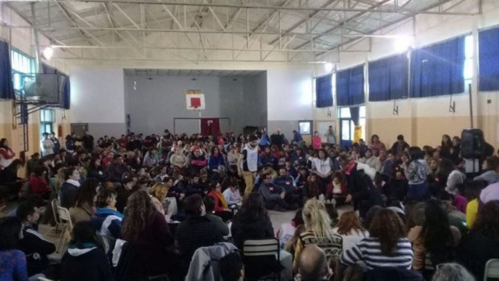 Asamblea de docentes de Atech votan continuar las medidas de lucha