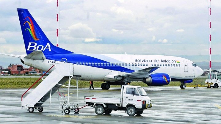 Foto: Imagen archivo de un avión en el aeropuerto de El Alto (Opinión)