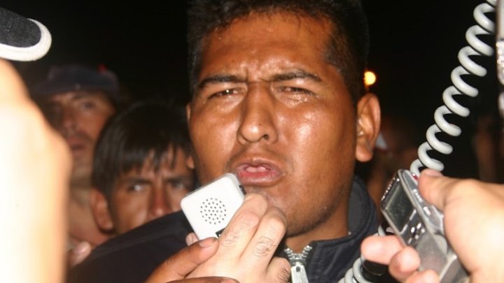 Foto:@vierja_photos | Manifestante en lucha por vivienda en el Indoamericano, acto junto a obreros de Zanon